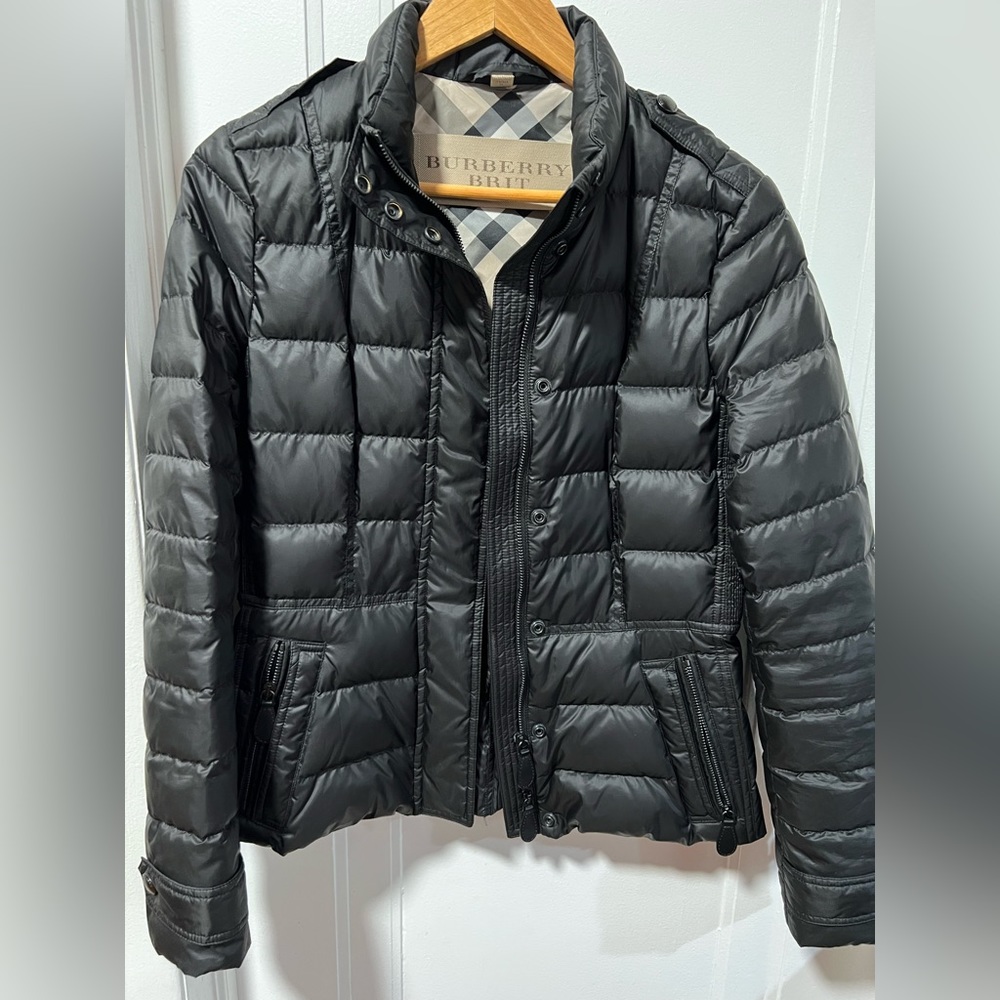 Like New condition Burberry puff jacket size Medium